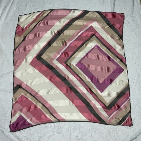 Balenciaga Silk Scarf
•   Printed
•   Featuring Hand-Rolled Edges - Picture 5 of 6